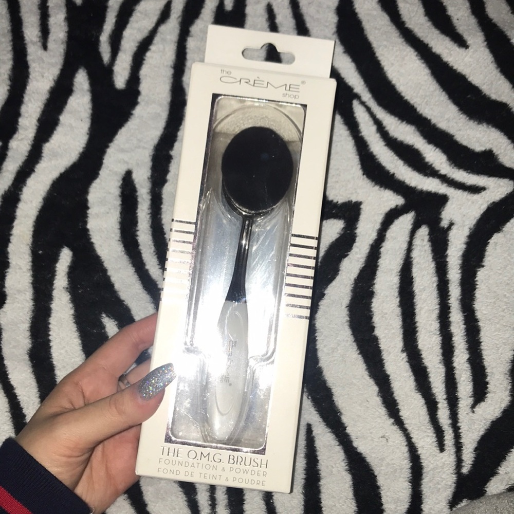 the creme shop oval brush